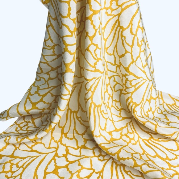 NWT SILKLETTE Golden Flowers 100% Fine Silk Kerchief Scarf GOLD + WHITE - Picture 4 of 8